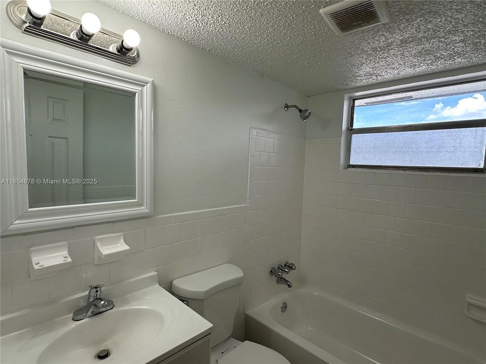 Active With Contract: $1,795 (2 beds, 1 baths, 0 Square Feet)