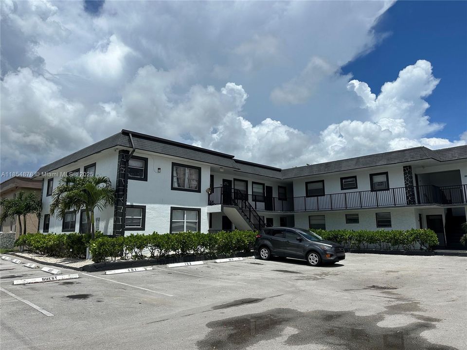 Active With Contract: $1,795 (2 beds, 1 baths, 0 Square Feet)