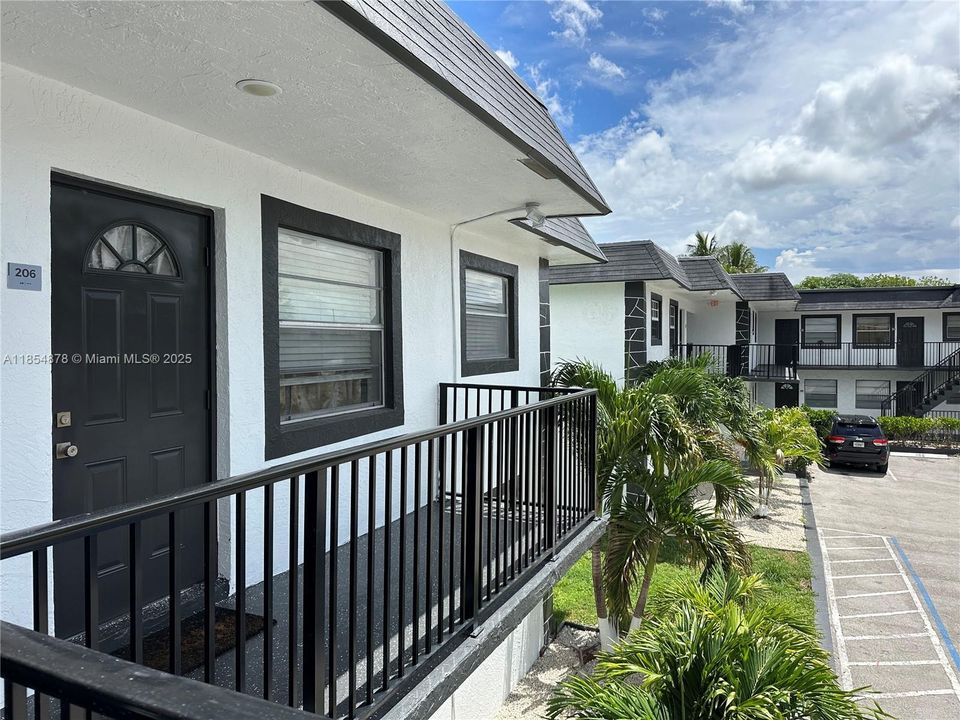 Active With Contract: $1,795 (2 beds, 1 baths, 0 Square Feet)