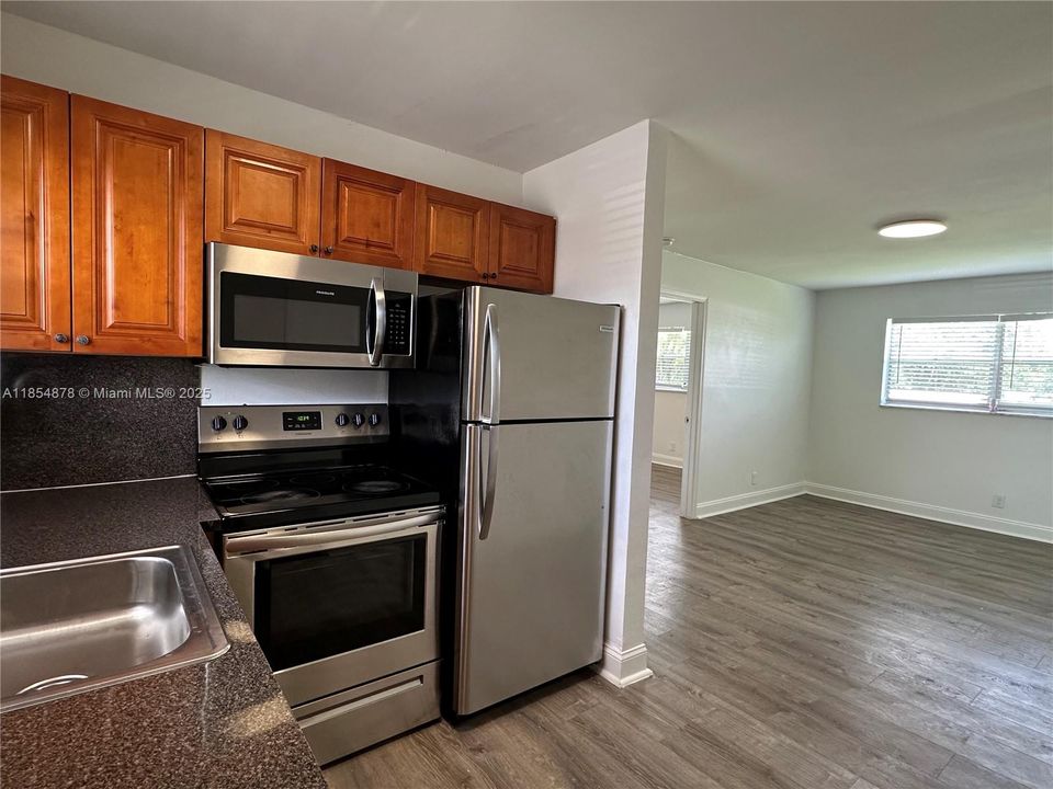 Active With Contract: $1,795 (2 beds, 1 baths, 0 Square Feet)