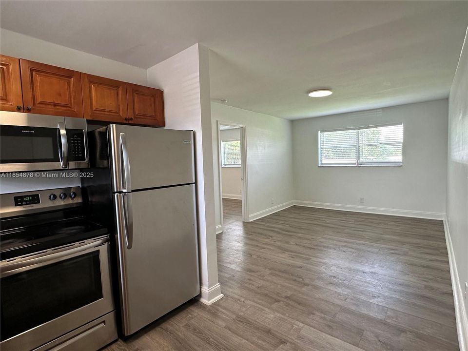 Active With Contract: $1,795 (2 beds, 1 baths, 0 Square Feet)