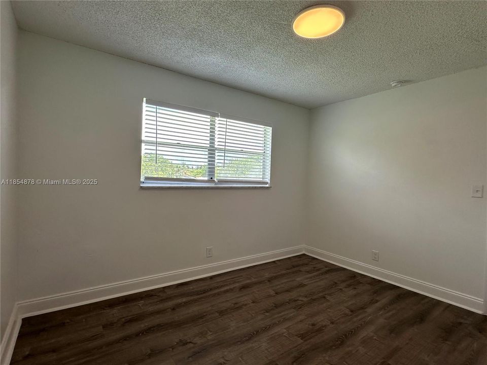 Active With Contract: $1,795 (2 beds, 1 baths, 0 Square Feet)