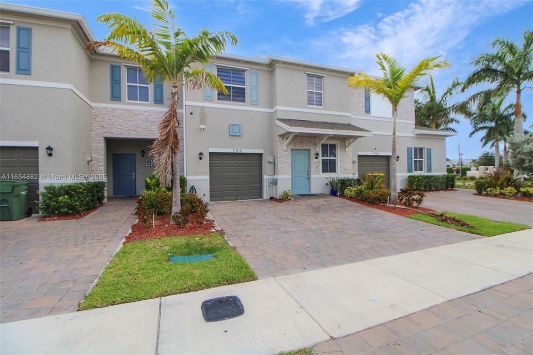 На продажу: $530,000 (4 спален, 2 ванн, 1826 Квадратных фут)