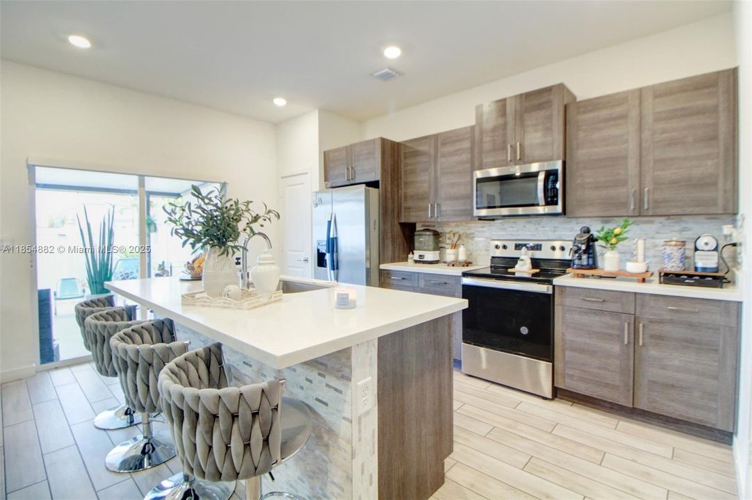 На продажу: $530,000 (4 спален, 2 ванн, 1826 Квадратных фут)