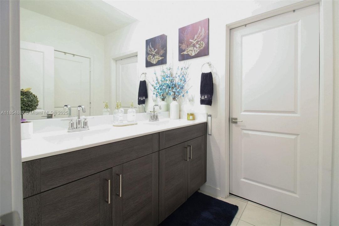 На продажу: $530,000 (4 спален, 2 ванн, 1826 Квадратных фут)