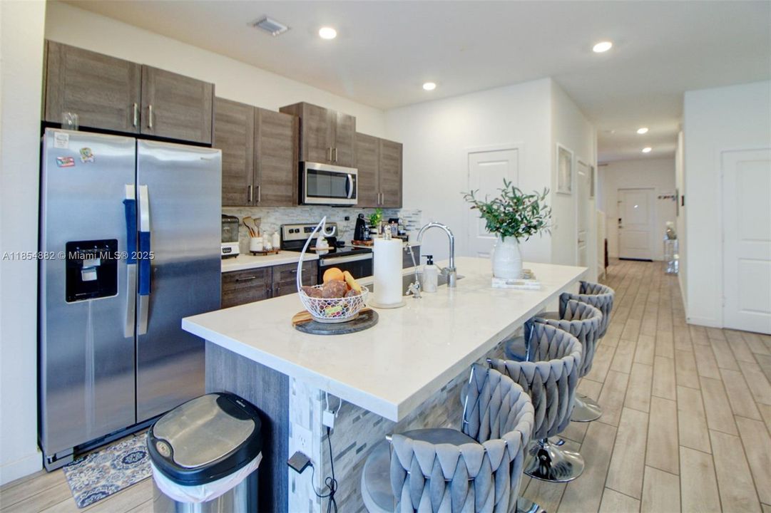 На продажу: $530,000 (4 спален, 2 ванн, 1826 Квадратных фут)