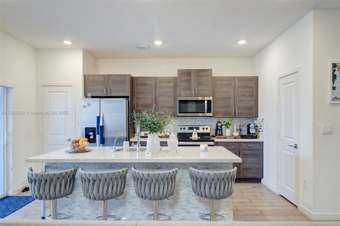 На продажу: $530,000 (4 спален, 2 ванн, 1826 Квадратных фут)