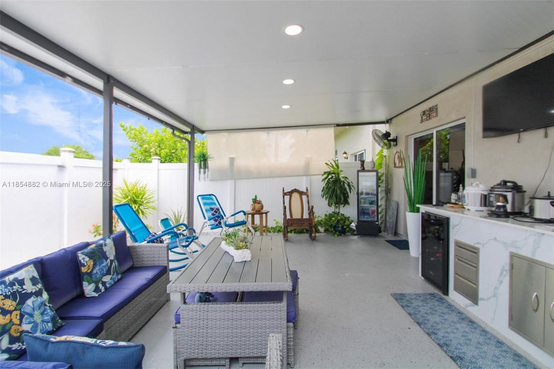 На продажу: $530,000 (4 спален, 2 ванн, 1826 Квадратных фут)