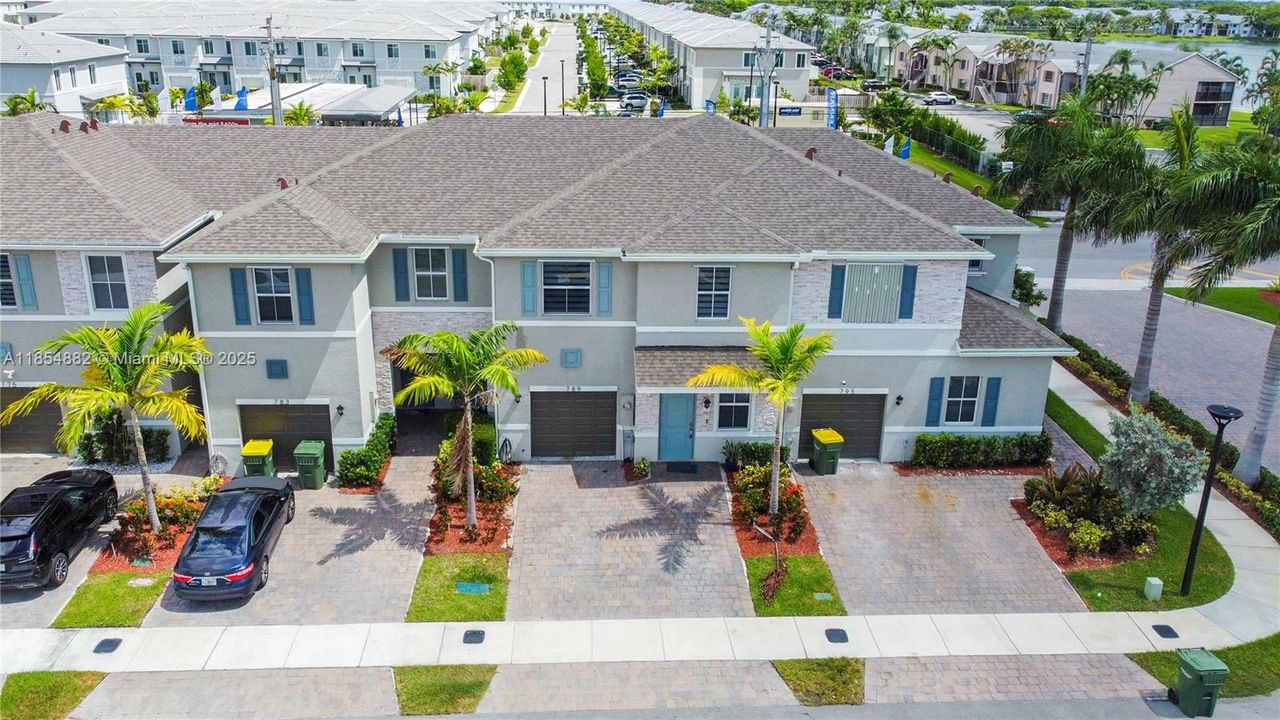 На продажу: $530,000 (4 спален, 2 ванн, 1826 Квадратных фут)