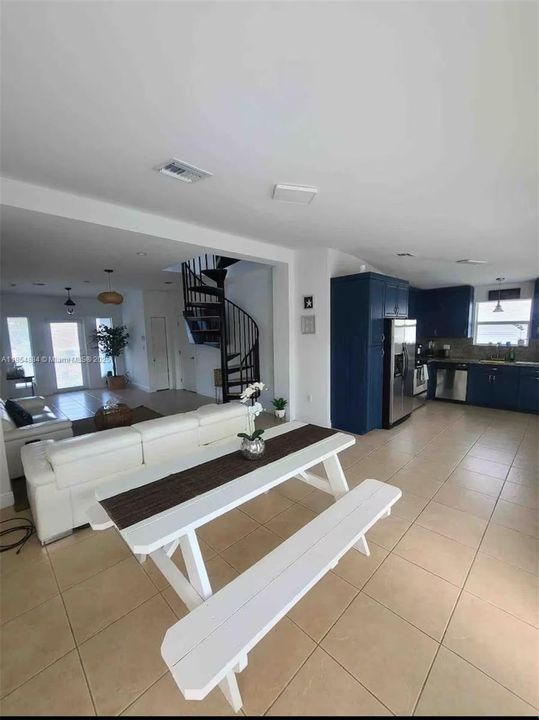 For Sale: $1,570,000 (4 beds, 2 baths, 1620 Square Feet)