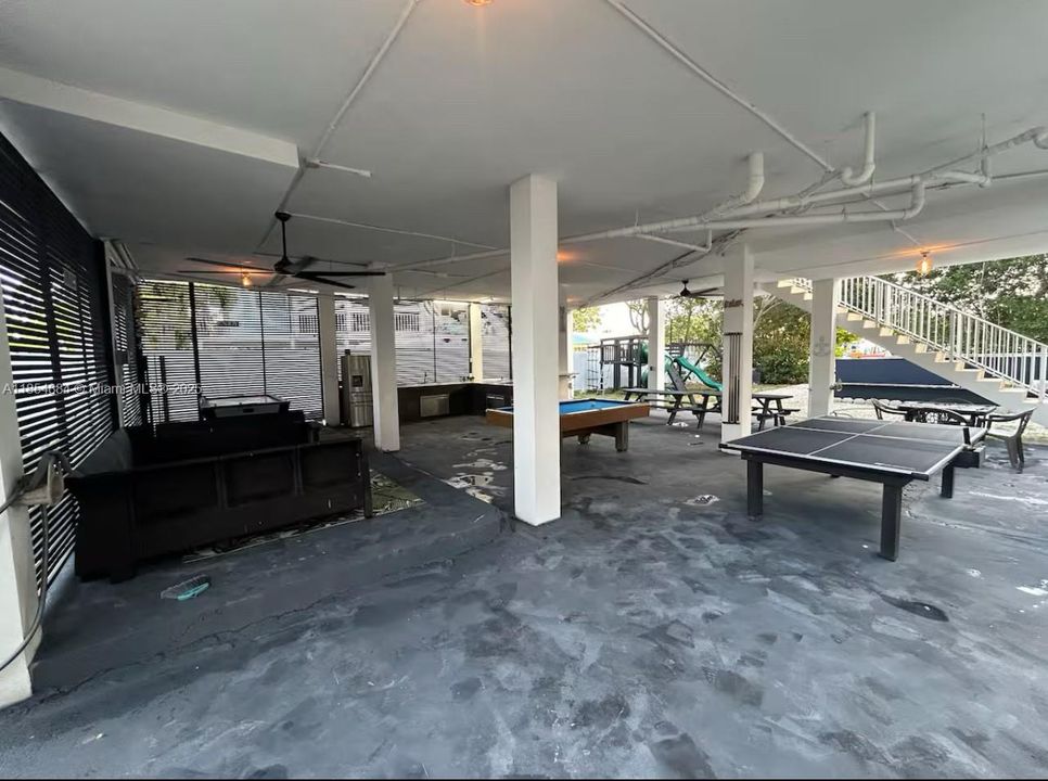 For Sale: $1,570,000 (4 beds, 2 baths, 1620 Square Feet)