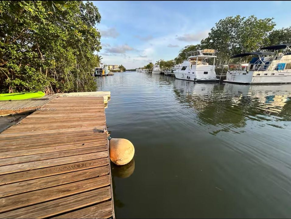For Sale: $1,570,000 (4 beds, 2 baths, 1620 Square Feet)