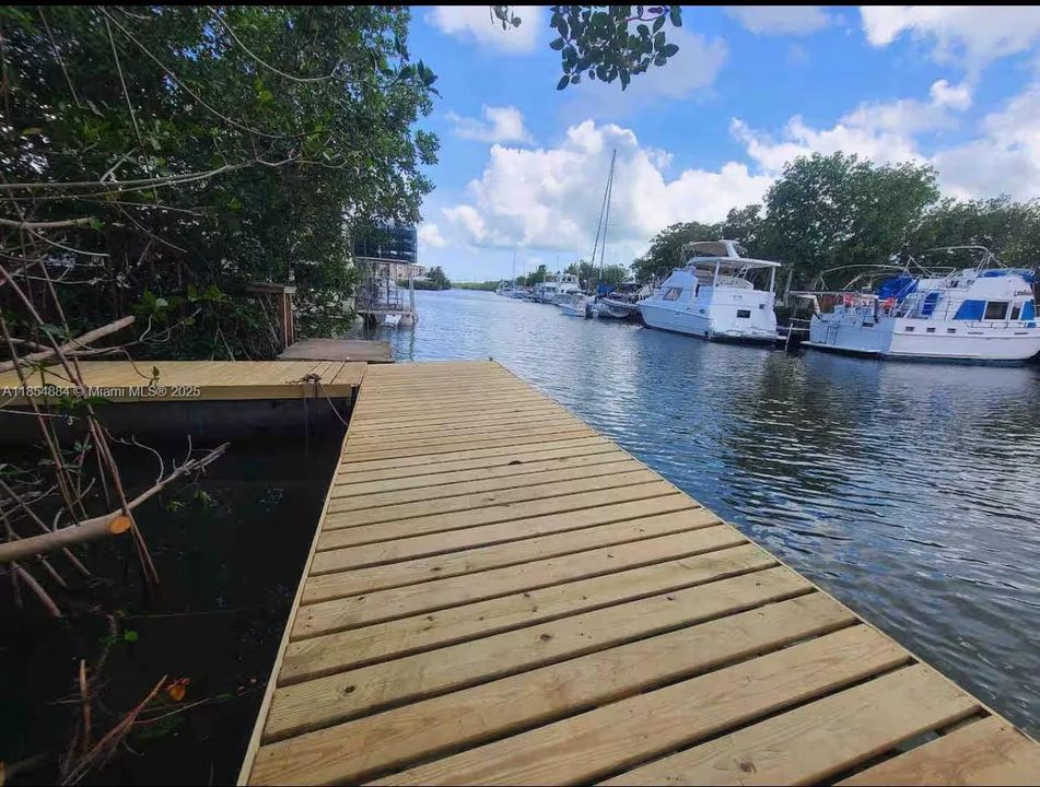 For Sale: $1,570,000 (4 beds, 2 baths, 1620 Square Feet)