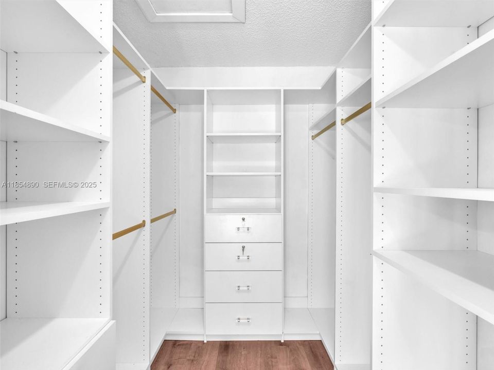 En Venta: $515,000 (3 camas, 2 baños, 1575 Pies cuadrados)