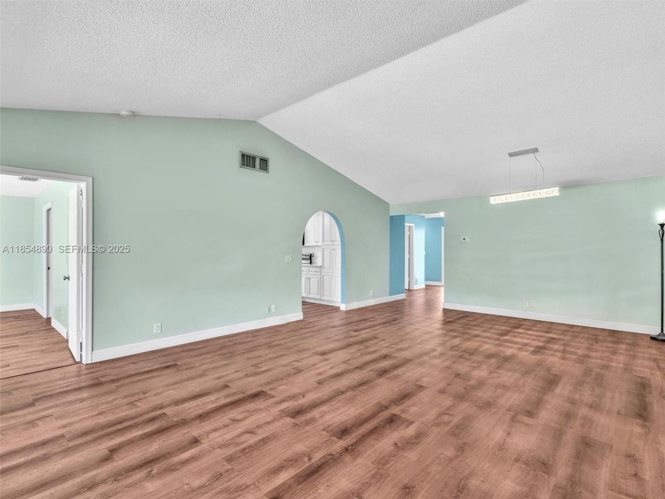 En Venta: $515,000 (3 camas, 2 baños, 1575 Pies cuadrados)