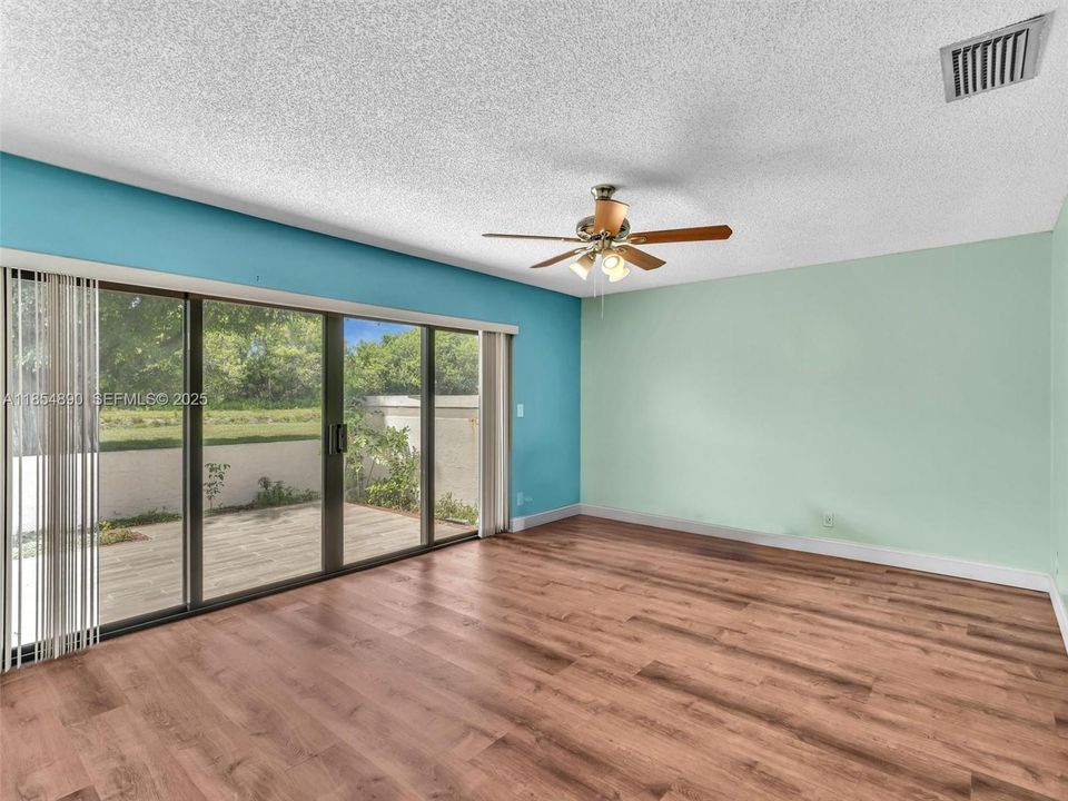 En Venta: $515,000 (3 camas, 2 baños, 1575 Pies cuadrados)