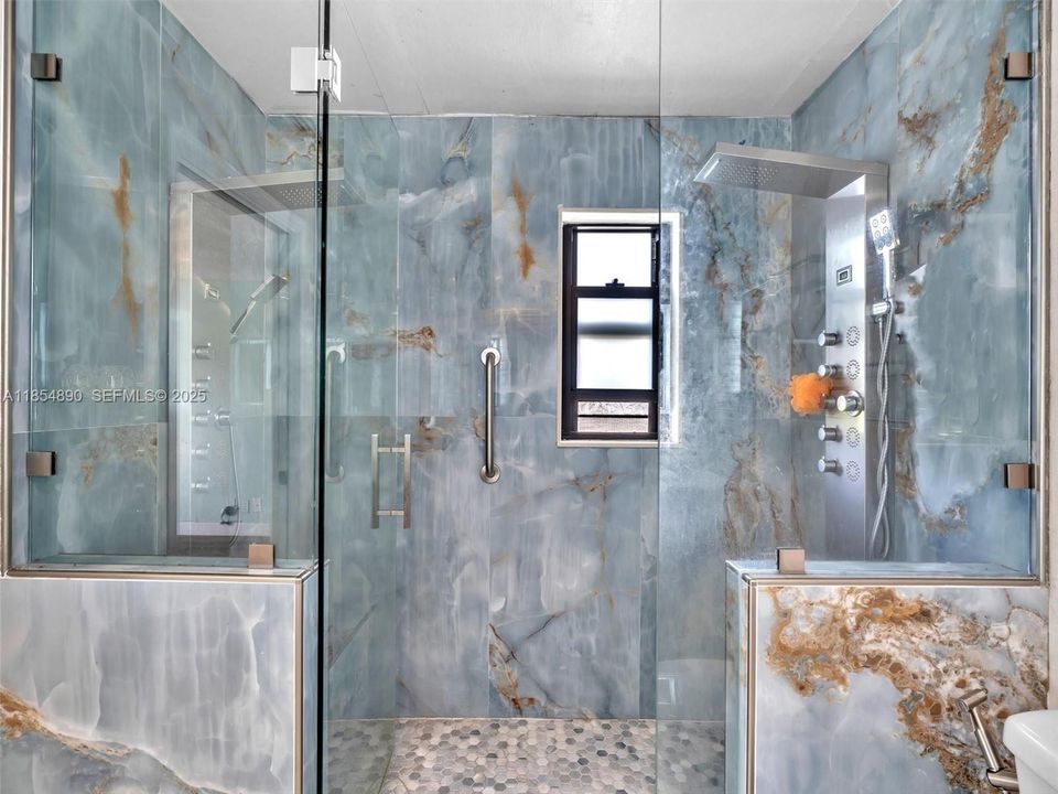 En Venta: $515,000 (3 camas, 2 baños, 1575 Pies cuadrados)