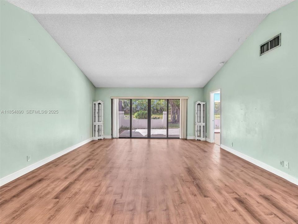 En Venta: $515,000 (3 camas, 2 baños, 1575 Pies cuadrados)