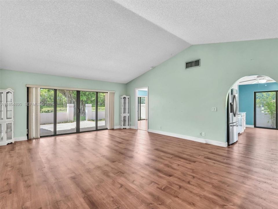 En Venta: $515,000 (3 camas, 2 baños, 1575 Pies cuadrados)