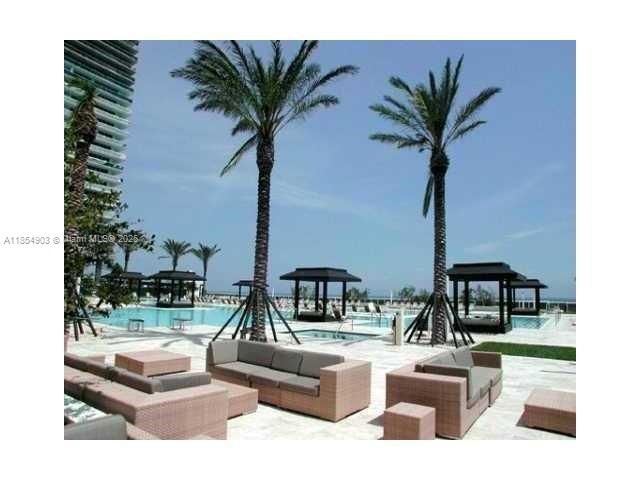 Recently Rented: $5,000 (3 beds, 3 baths, 1571 Square Feet)