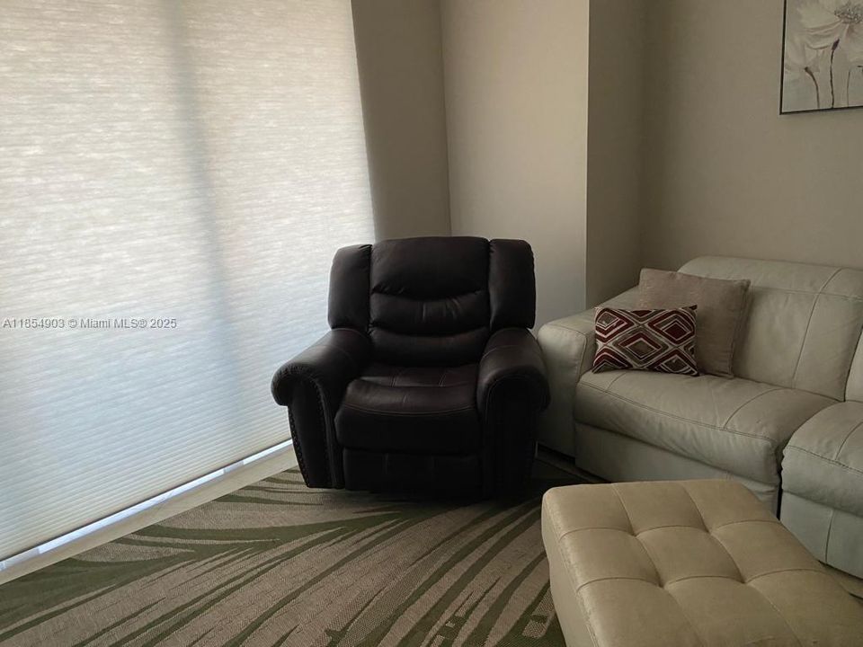 Recently Rented: $5,000 (3 beds, 3 baths, 1571 Square Feet)