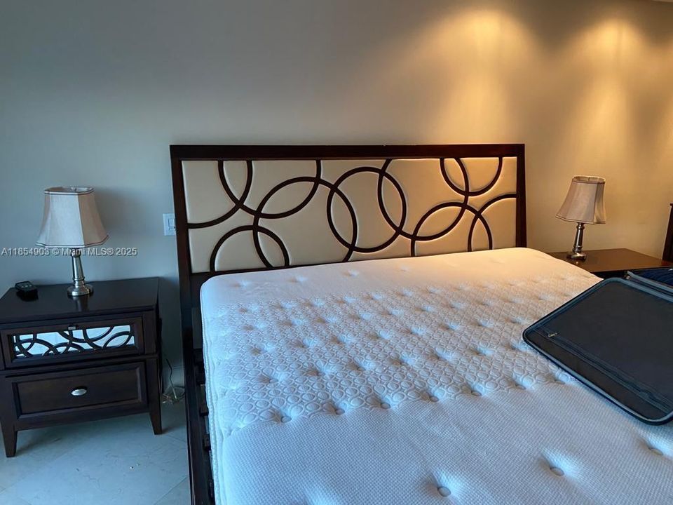 Recently Rented: $5,000 (3 beds, 3 baths, 1571 Square Feet)