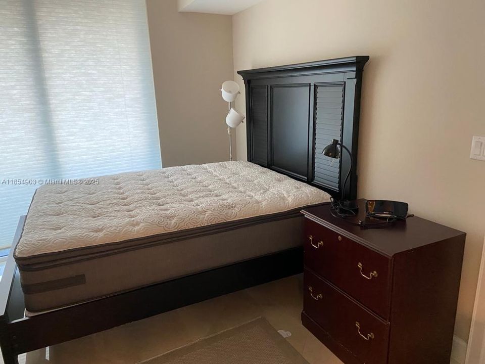 Recently Rented: $5,000 (3 beds, 3 baths, 1571 Square Feet)