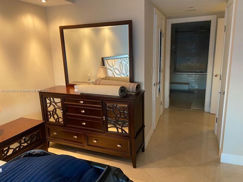 Recently Rented: $5,000 (3 beds, 3 baths, 1571 Square Feet)