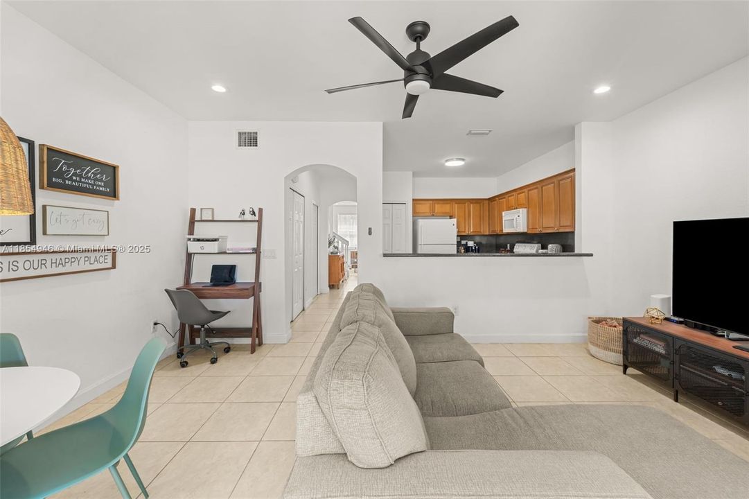 Active With Contract: $415,000 (3 beds, 2 baths, 1452 Square Feet)