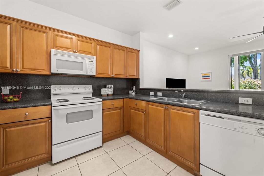 Active With Contract: $415,000 (3 beds, 2 baths, 1452 Square Feet)