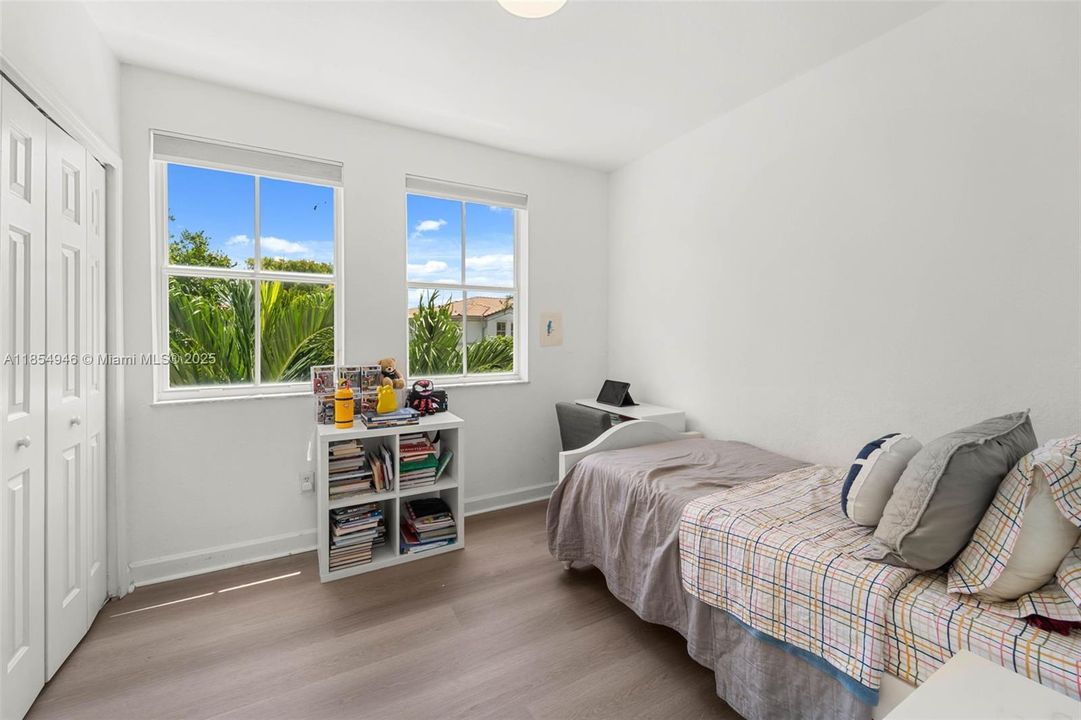 Active With Contract: $415,000 (3 beds, 2 baths, 1452 Square Feet)