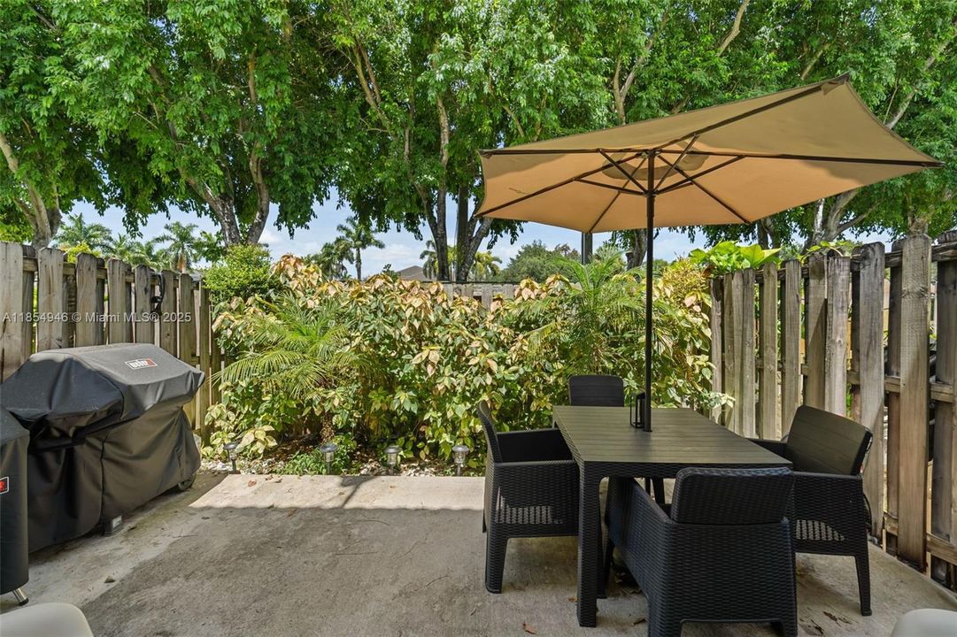 Active With Contract: $415,000 (3 beds, 2 baths, 1452 Square Feet)