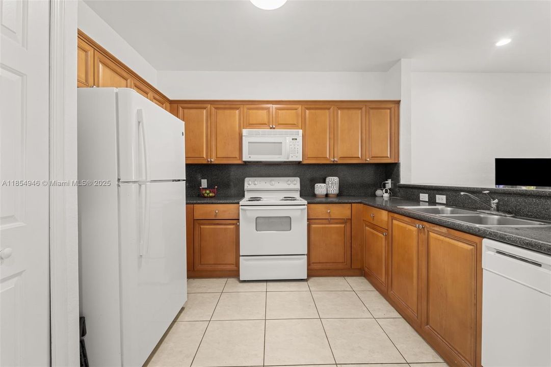 Active With Contract: $415,000 (3 beds, 2 baths, 1452 Square Feet)