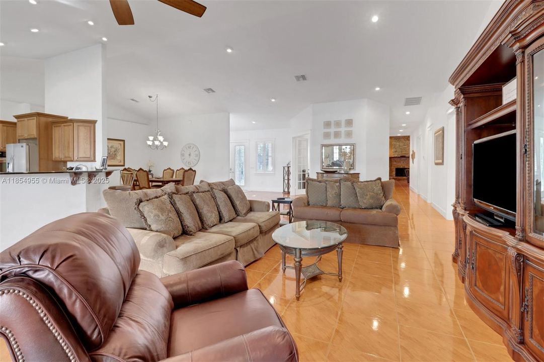 For Sale: $2,999,999 (4 beds, 5 baths, 4901 Square Feet)