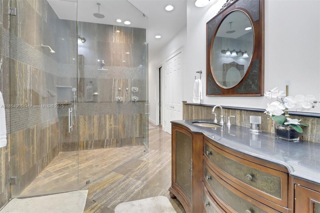 For Sale: $2,999,999 (4 beds, 5 baths, 4901 Square Feet)