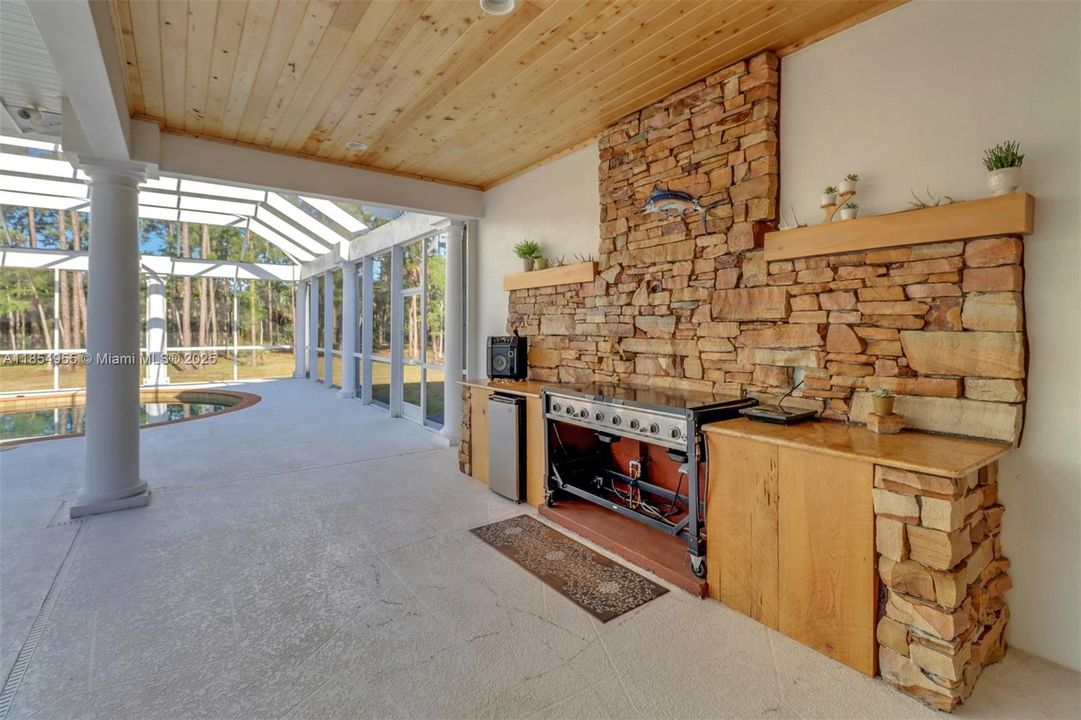 For Sale: $2,999,999 (4 beds, 5 baths, 4901 Square Feet)