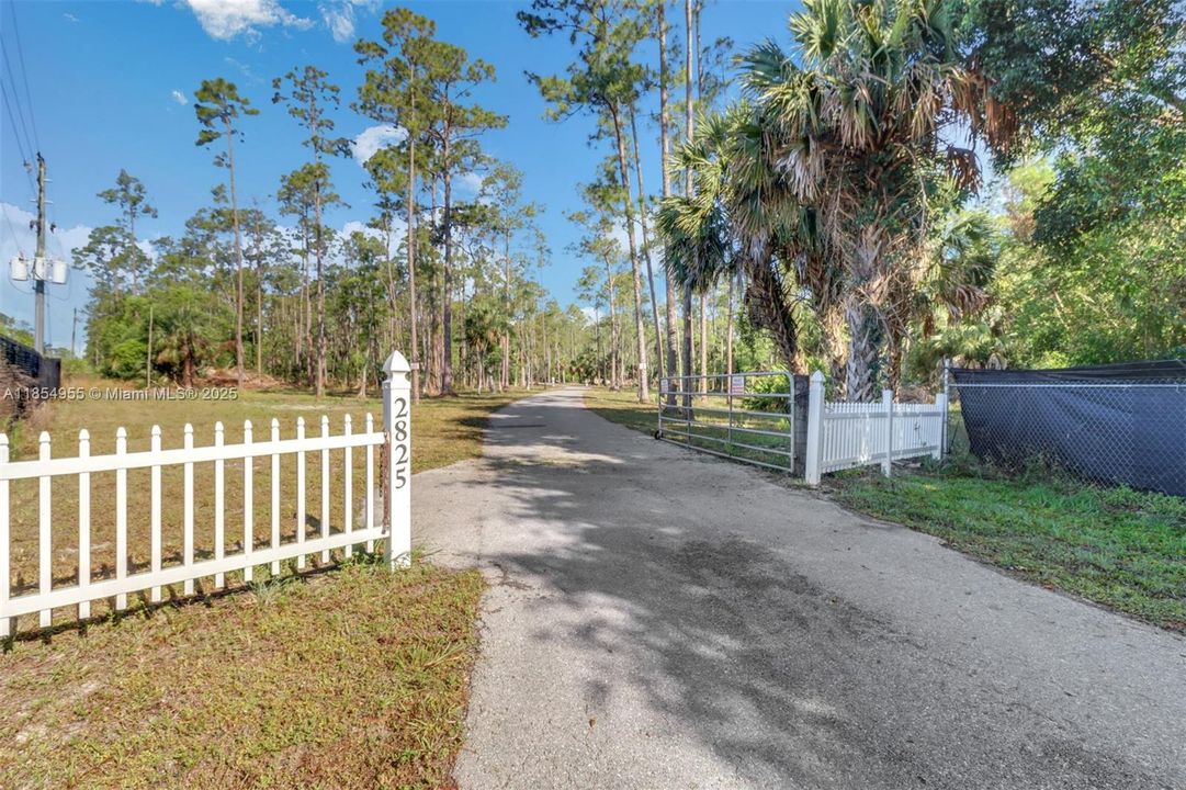 For Sale: $2,999,999 (4 beds, 5 baths, 4901 Square Feet)