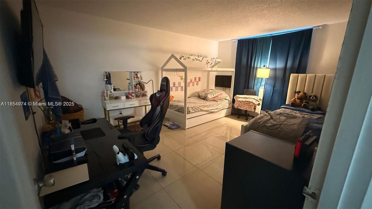 Recently Rented: $2,300 (2 beds, 2 baths, 1060 Square Feet)