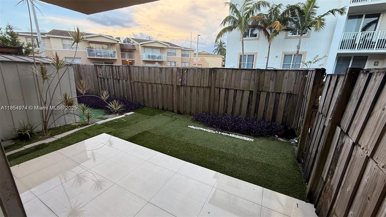 Recently Rented: $2,300 (2 beds, 2 baths, 1060 Square Feet)