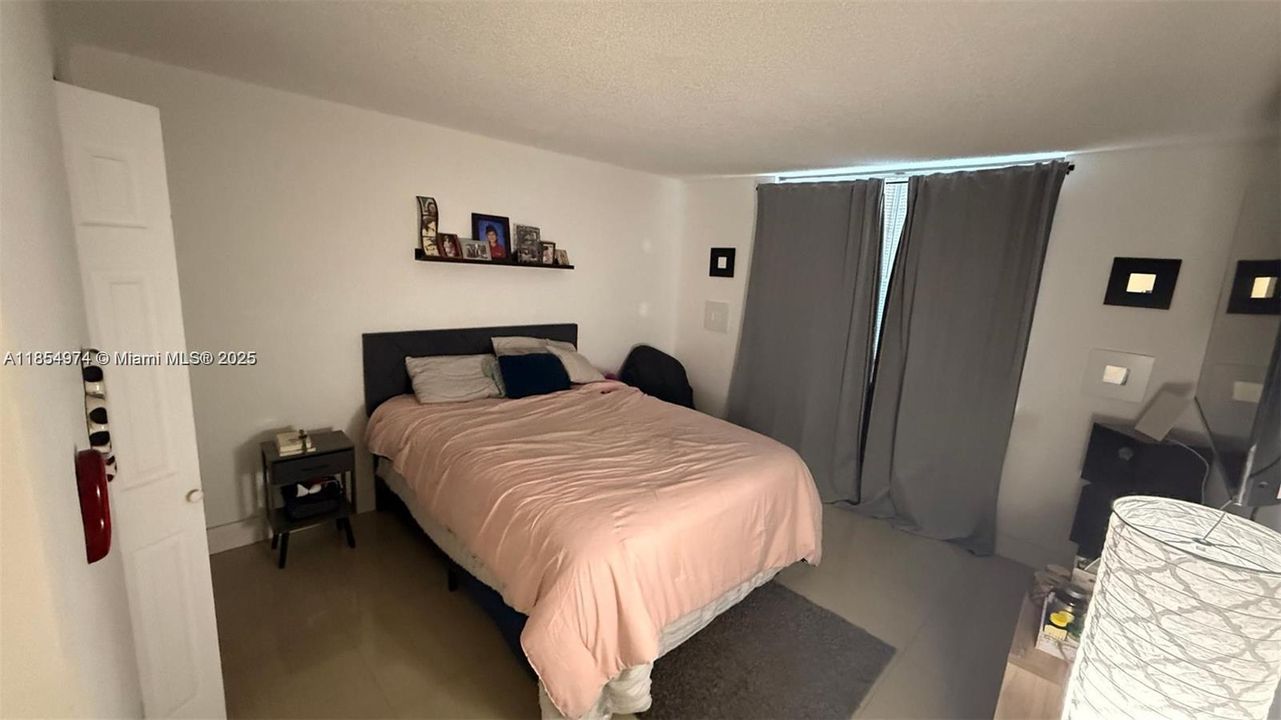Recently Rented: $2,300 (2 beds, 2 baths, 1060 Square Feet)