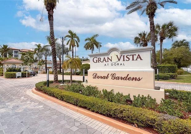 Recently Rented: $2,300 (2 beds, 2 baths, 1060 Square Feet)