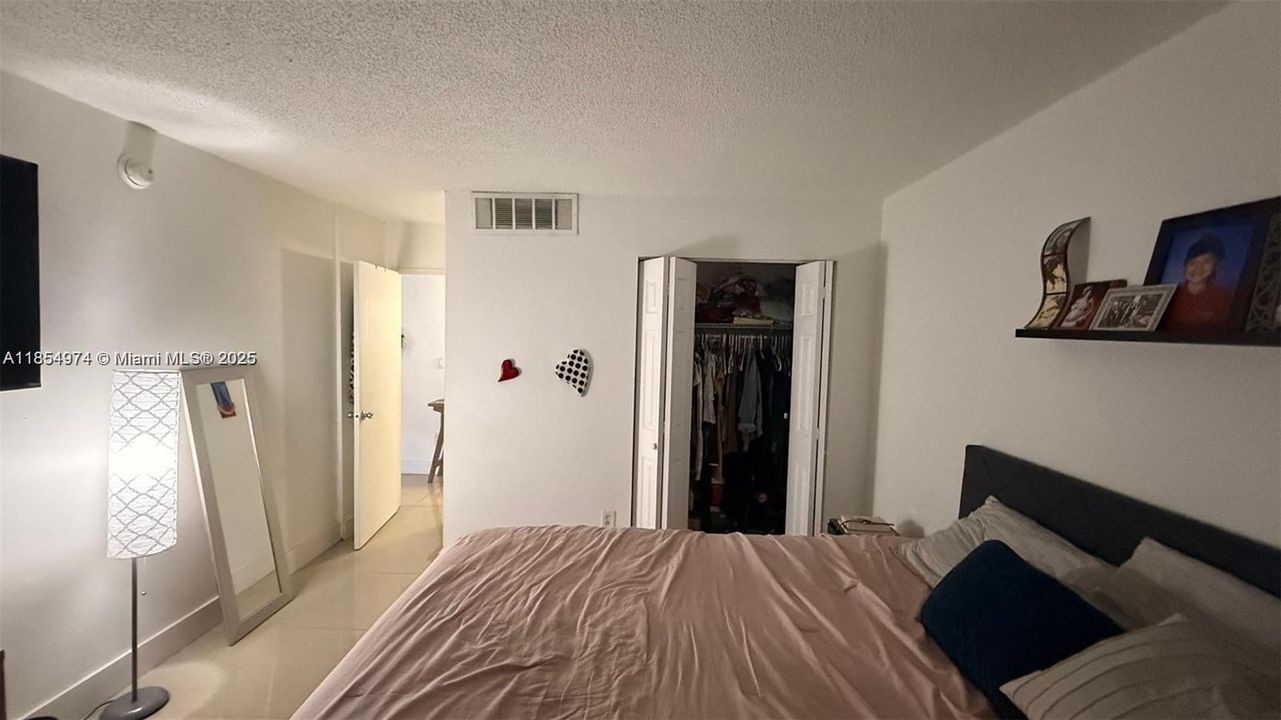 Recently Rented: $2,300 (2 beds, 2 baths, 1060 Square Feet)