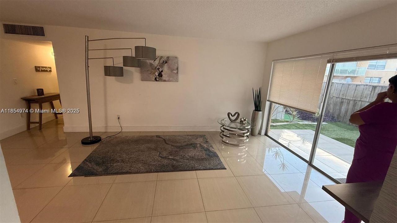 Recently Rented: $2,300 (2 beds, 2 baths, 1060 Square Feet)