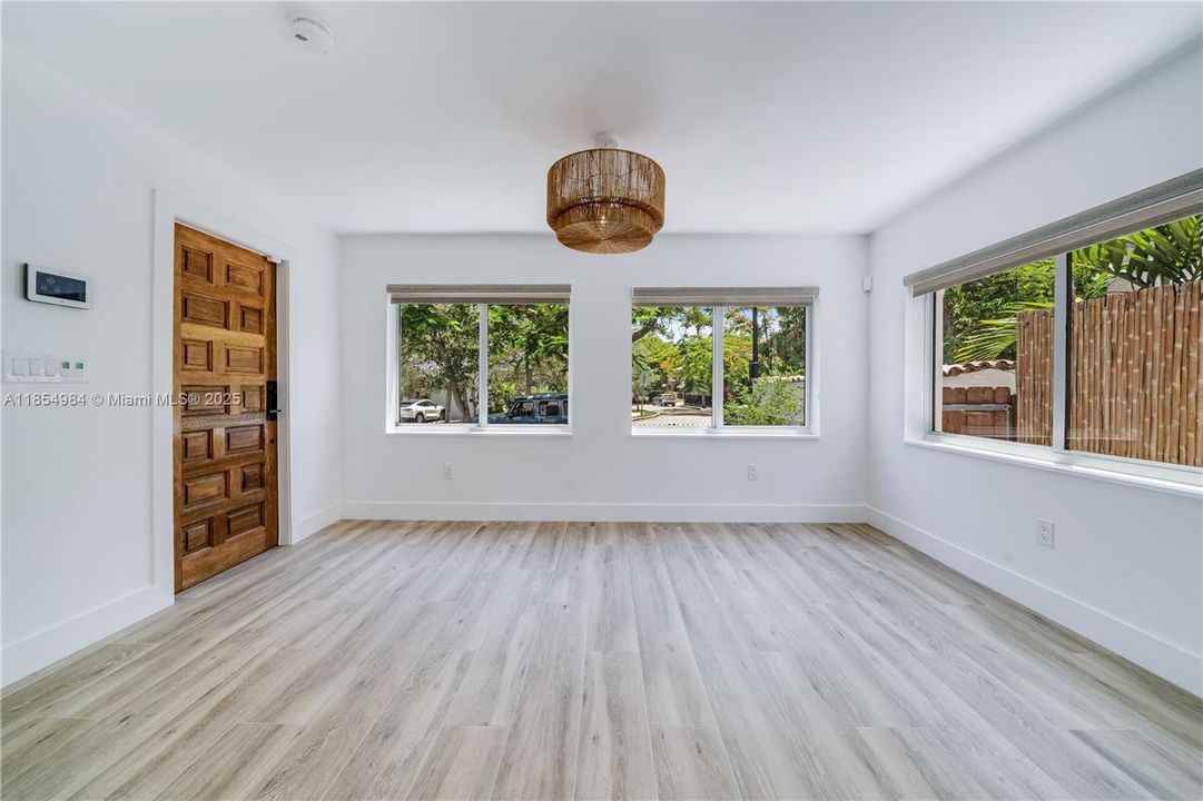 En Venta: $1,499,900 (3 camas, 2 baños, 1654 Pies cuadrados)