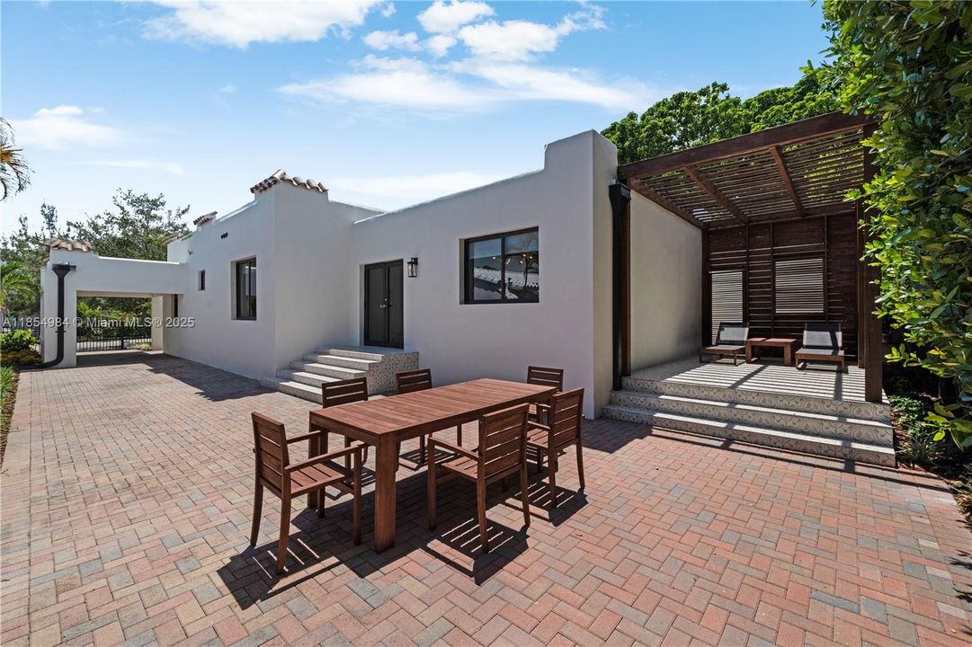 En Venta: $1,499,900 (3 camas, 2 baños, 1654 Pies cuadrados)