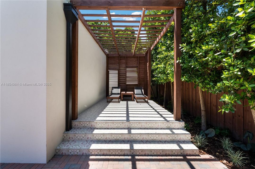 En Venta: $1,499,900 (3 camas, 2 baños, 1654 Pies cuadrados)