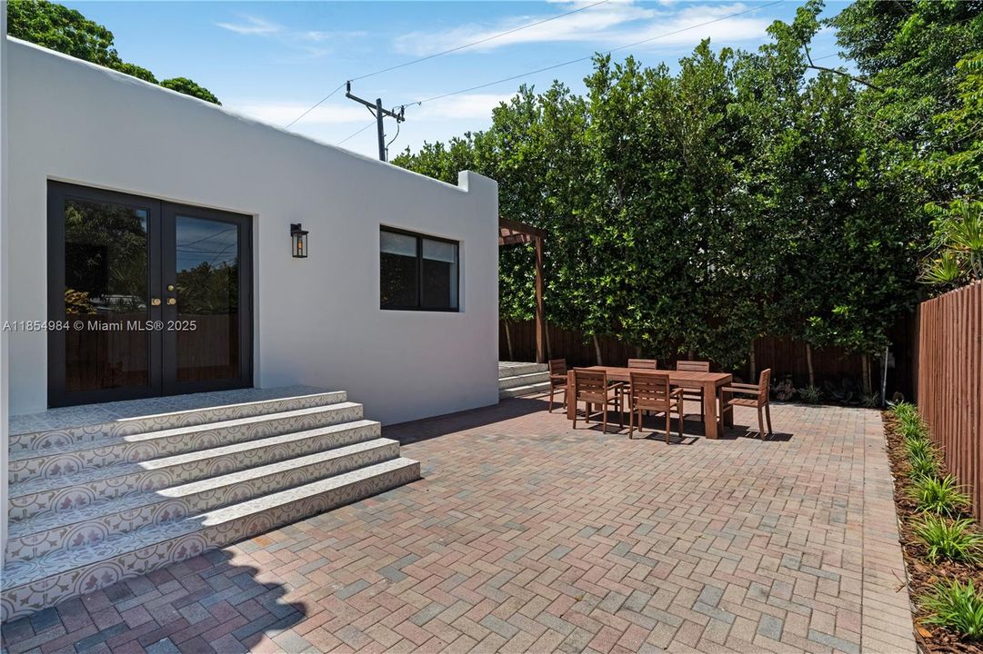 En Venta: $1,499,900 (3 camas, 2 baños, 1654 Pies cuadrados)