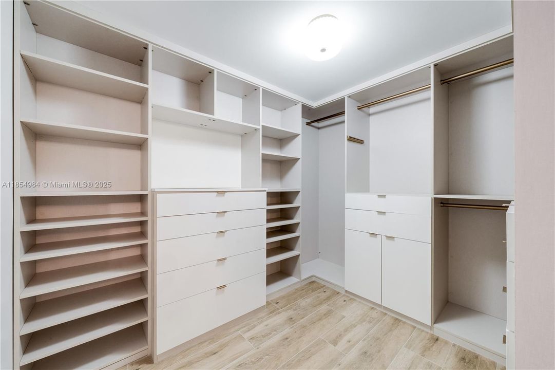 En Venta: $1,499,900 (3 camas, 2 baños, 1654 Pies cuadrados)