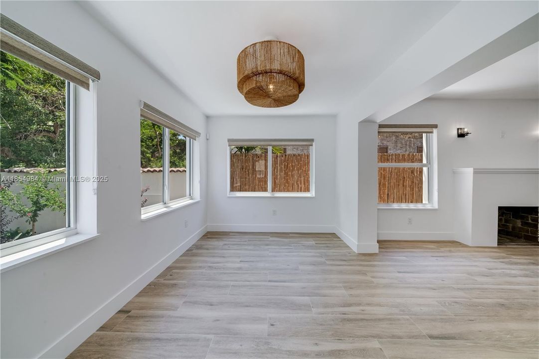 En Venta: $1,499,900 (3 camas, 2 baños, 1654 Pies cuadrados)