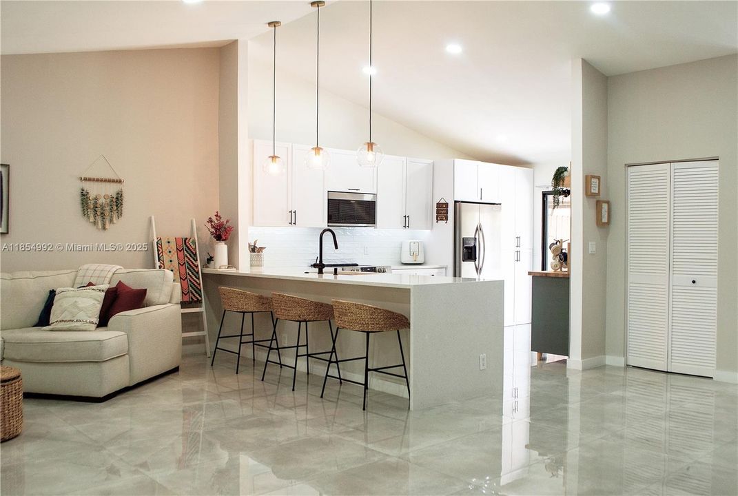 Recently Sold: $320,000 (2 beds, 2 baths, 1389 Square Feet)